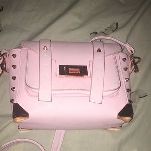 I’m selling a pink bag